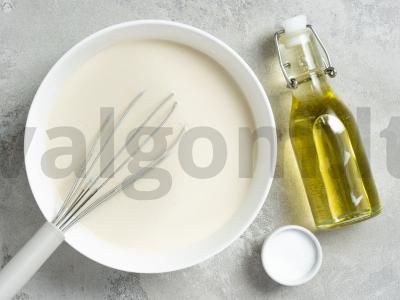Mieliniai blyneliai ant mielių be kiaušinių Žingsnis 1