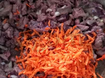 Švelnios vištienos kepenėlės su svogūnais ir morkomis Žingsnis 3