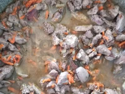 Švelnios vištienos kepenėlės su svogūnais ir morkomis Žingsnis 6