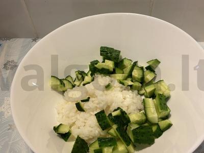 Krabų salotos pietums ir vakarienei Žingsnis 4