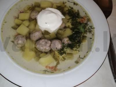 Sriuba skani su mėsos kukuliais pagrindine nuotrauka