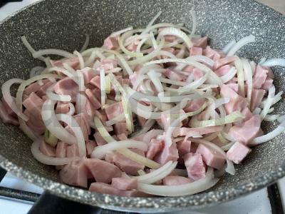 Naminė karbonara su plunksnų makaronais Žingsnis 1