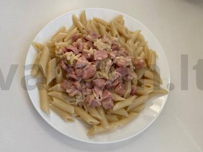 Naminė karbonara su plunksnų makaronais pagrindine nuotrauka