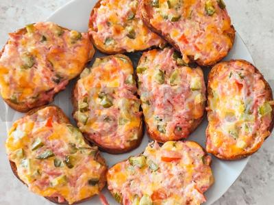 Karšti mini sumuštiniai su pica pagrindine nuotrauka