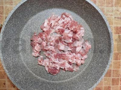 Greitas tagliatelle su šonine Žingsnis 1
