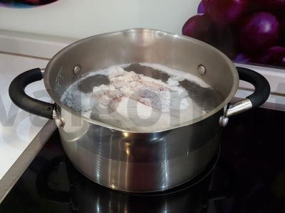 Salotos su vištiena, ananasais, sūriu ir kukurūzais Žingsnis 2