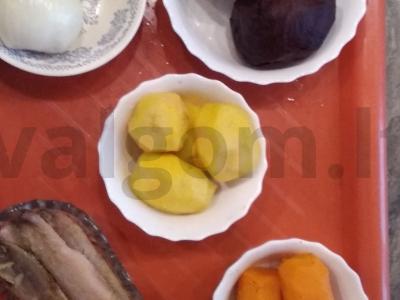 Silkė po kailinėmis salotomis yra puiki. Žingsnis 1