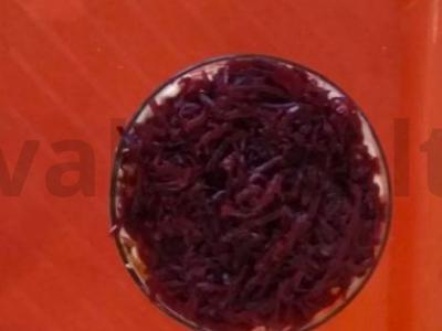 Silkė po kailinėmis salotomis yra puiki. Žingsnis 4