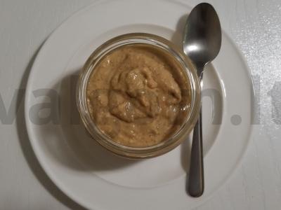 Naminė žemės riešutų pasta pagrindine nuotrauka