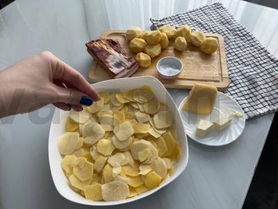 Švelnios bulvės su šonine ir sūriu orkaitėje Žingsnis 2