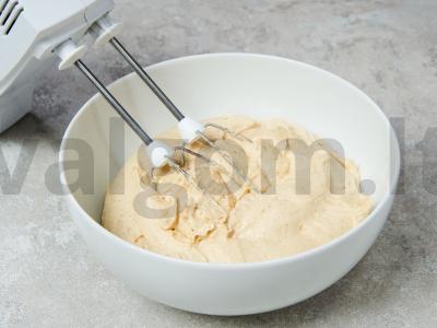 Keitiklio pyragas su kriaušėmis multicooker įrenginyje Žingsnis 2