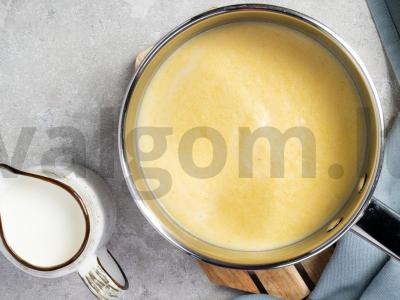 Kukurūzų košė su uogomis Žingsnis 1