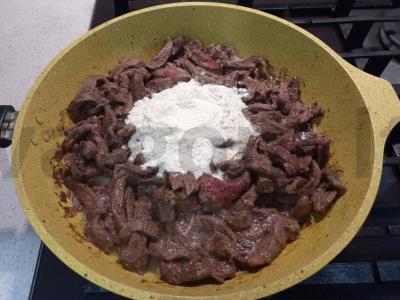 Sultingas jautienos stroganovas su grybais Žingsnis 2