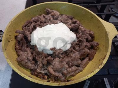 Sultingas jautienos stroganovas su grybais Žingsnis 4