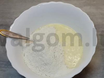 Pikantiška pica ant varškės tešlos Žingsnis 2