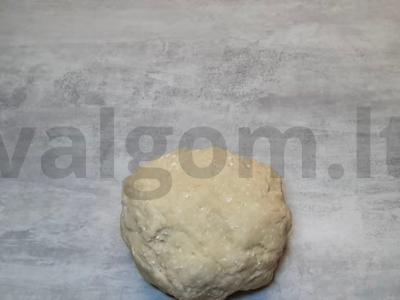Pikantiška pica ant varškės tešlos Žingsnis 3