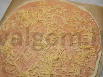 Pikantiška pica ant varškės tešlos Žingsnis 6