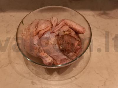 Ant grotelių kepta vištiena Žingsnis 1