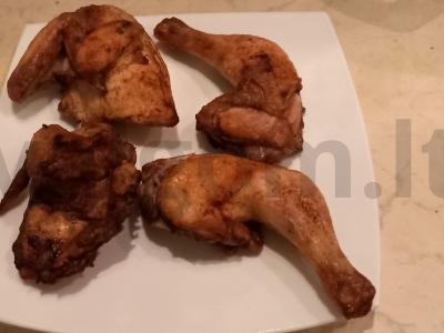 Ant grotelių kepta vištiena pagrindine nuotrauka