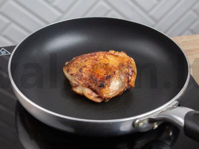 Soba su vištienos šlaunele ir pupelėmis Žingsnis 4