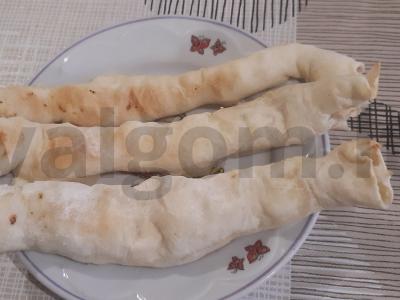 Vamzdeliai su varške ir bananais pagrindine nuotrauka