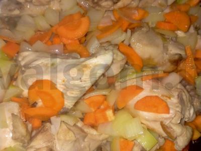 Labai skanus vištienos ir bulvių troškinys. Žingsnis 5