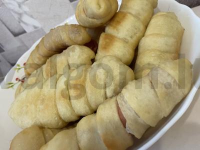 Dešrelės mielinėje tešloje pagrindine nuotrauka