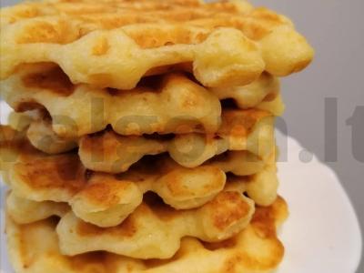 Vafliai su varške ir varškės sūriu pagrindine nuotrauka