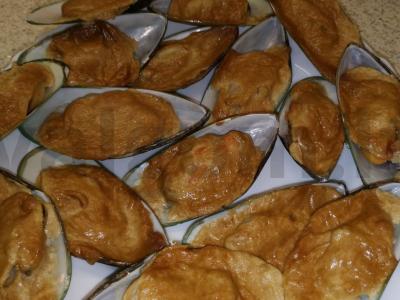 Midijos česnakų ir austrių padaže pagrindine nuotrauka