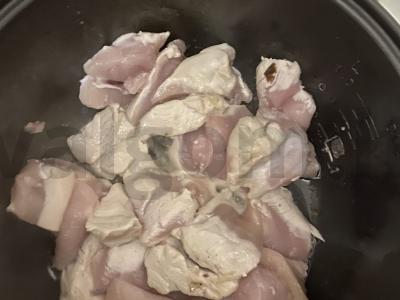 Vištienos kepsnys su daržovėmis multicooker įrenginyje Žingsnis 1