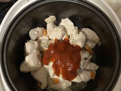 Vištienos kepsnys su daržovėmis multicooker įrenginyje Žingsnis 4