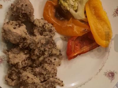 Mėsa su svogūnais ir kvinoja multicooker keptuvėje pagrindine nuotrauka