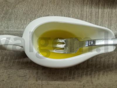 Greitos šviežių agurkų ir saldžiųjų paprikų salotos Žingsnis 2