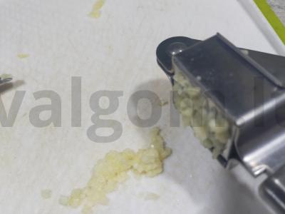Upėtakių sumuštinių tepimas Žingsnis 1