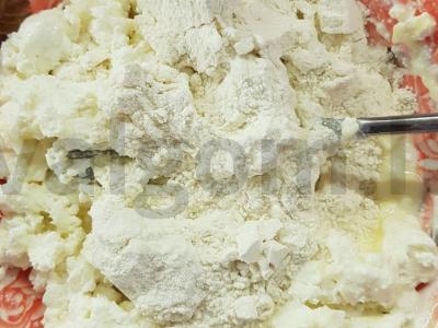 Sūrio pyragaičiai iš bet kokio riebumo varškės Žingsnis 3