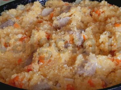 Kukurūzų košė su mėsa pagrindine nuotrauka