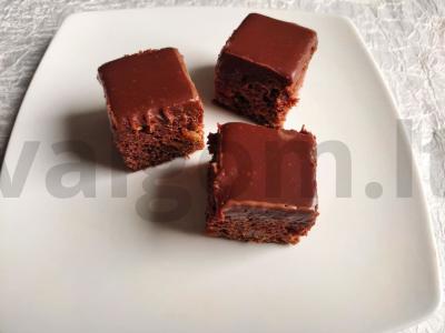 Šokoladinis sultonų pyragas pagrindine nuotrauka