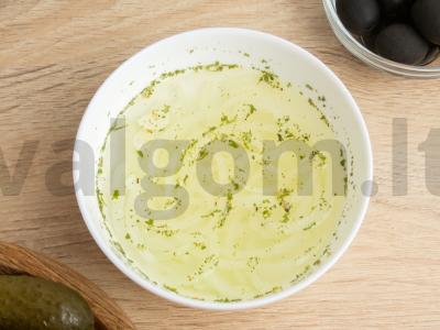 Salotos boltuška su žuvies konservais Žingsnis 2