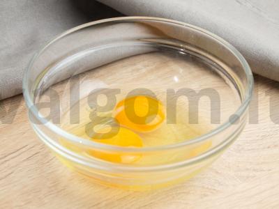 Salotos boltuška su žuvies konservais Žingsnis 3