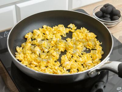 Salotos boltuška su žuvies konservais Žingsnis 4