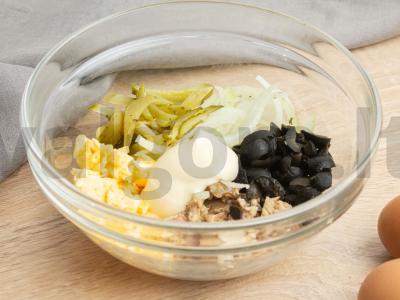 Salotos boltuška su žuvies konservais Žingsnis 5