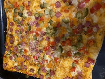 Naminė pica yra skani pagrindine nuotrauka