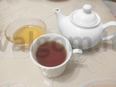 Aromatizuota liepų arbata pagrindine nuotrauka