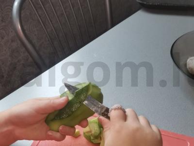 Sūrūs avokadų skrebučiai Žingsnis 1
