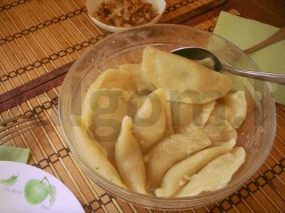 Ryžių miltų koldūnai su kopūstais ir malta mėsa pagrindine nuotrauka