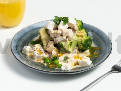 Vištienos ir fetos salotos pagrindine nuotrauka