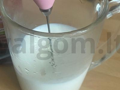 Mažai angliavandenių turinti airiškos grietinėlės kava. Žingsnis 1
