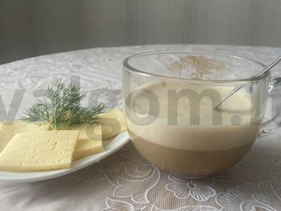 Mažai angliavandenių turinti airiškos grietinėlės kava. pagrindine nuotrauka