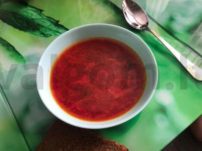 Raudona jautienos sriuba pagrindine nuotrauka