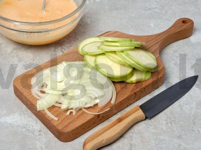 Kukurūzų ir cukinijų troškinys Žingsnis 1